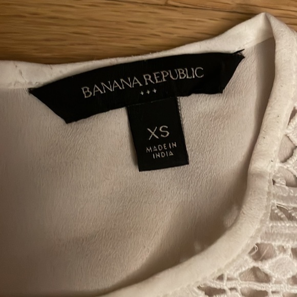 Banana republic white blouse with cutout size XS - Picture 3 of 3